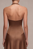 Robe formelle longue longue en A en satin à col nu café