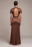 Robe longue formelle à col haut en satin café à manches courtes