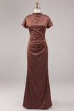 Robe longue formelle à col haut en satin café à manches courtes