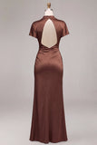 Robe longue formelle à col haut en satin café à manches courtes