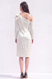 Robe de travail midi blanche à manches longues et fourreau froncé
