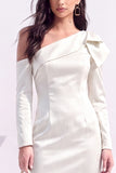 Robe de travail midi blanche à manches longues et fourreau froncé