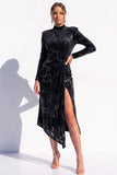 Robe de fête noire à col montant à sequins et fente