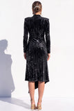 Robe de fête noire à col montant à sequins et fente