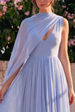 Robe midi sans manches en mousseline en mousseline bleue à col en V avec cape