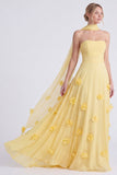 Robe longue de demoiselle d’honneur en mousseline strapless en mousseline A-Line Daffodil avec des fleurs 3D
