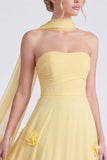 Robe longue de demoiselle d’honneur en mousseline strapless en mousseline A-Line Daffodil avec des fleurs 3D