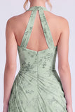 Longue robe de demoiselle d’honneur à fleurs froncées à col nu en sauge poussiéreuse