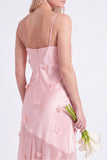 Robe longue de demoiselle d’honneur en satin en satin rose avec longues bretelles d’honneur avec fleurs 3D