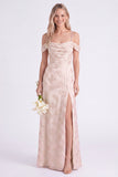 Robe longue de demoiselle d’honneur rose à épaules froides, fleur à la ligne en A plissée, en dentelle remontée dans le dos, avec une fente