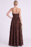Robe longue de demoiselle d’honneur fleurie Espresso A-Line sans bustiers avec volants