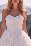 Corset blanc ligne A à encolure cœur longue robe de mariée avec dos à lacets