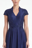 Robe noire en V à col en V à perles appliquées en A, robe de la mère de la mariée avec manches bonnets