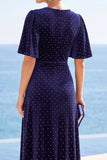 Robe midi à pois bleu marine à haut et bas ourlet en V avec manches courtes flottantes
