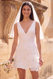 Robe de mariée courte fourreau à col V avec fleurs 3D