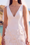 Robe de mariée courte fourreau à col V avec fleurs 3D