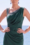Robe de cérémonie sirène vert foncé, brodée de perles et asymétrique