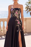Robe longue de cérémonie sans bretelles avec broderie florale noire, ligne A avec fente latérale