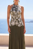 Robe de cérémonie longue olive à encolure dos-nu, fourreau plissée avec appliqués floraux 3D
