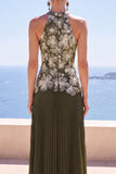 Robe de cérémonie longue olive à encolure dos-nu, fourreau plissée avec appliqués floraux 3D