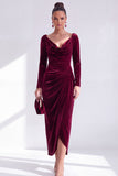 Robe de la mère de la mariée en velours moulant vert foncé à col en V à manches longues