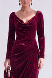 Robe de la mère de la mariée en velours moulant vert foncé à col en V à manches longues