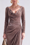 Robe de la mère de la mariée en velours moulant vert foncé à col en V à manches longues