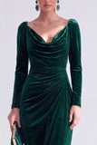 Robe de la mère de la mariée en velours moulant vert foncé à col en V à manches longues