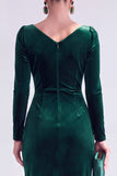 Robe de la mère de la mariée en velours moulant vert foncé à col en V à manches longues