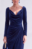 Robe de la mère de la mariée en velours moulant vert foncé à col en V à manches longues