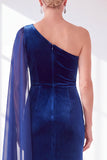 Robe bourgogne à épaule unique fourreau froissée de la mère de la mariée avec cape latérale