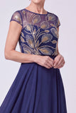 Robe longue de la mariée à col illusion bleu marine à perles