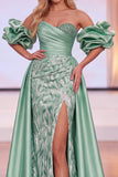 Robe de concours de concours de beauté verte à manches bouffantes à manches bouffantes froncées et fente sur le côté