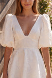 Robe courte de douche nuptiale ivoire à col en V à manches bouffantes jacquard