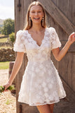 Robe courte de douche nuptiale à col en V à col en V fleuri appliquée en ligne A