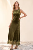 Robe longue invitée en bateau en velours olive A-Line avec dentelle