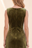 Robe longue invitée en bateau en velours olive A-Line avec dentelle