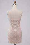 Robe courte de rentrée courte découpée en ivoire bodycon avec des sequins