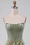 Corset bustier floral sauge poussiéreuse en velours sans bretelles, robe de cocktail courte