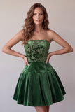 Robe de cocktail courte en velours vert foncé ligne A avec volants