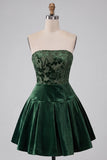 Robe de cocktail courte en velours vert foncé ligne A avec volants