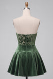 Robe de cocktail courte en velours vert foncé ligne A avec volants