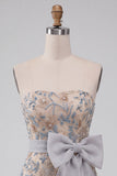 Gris clair moulante à paillettes et perles, robe de cocktail courte avec nœud
