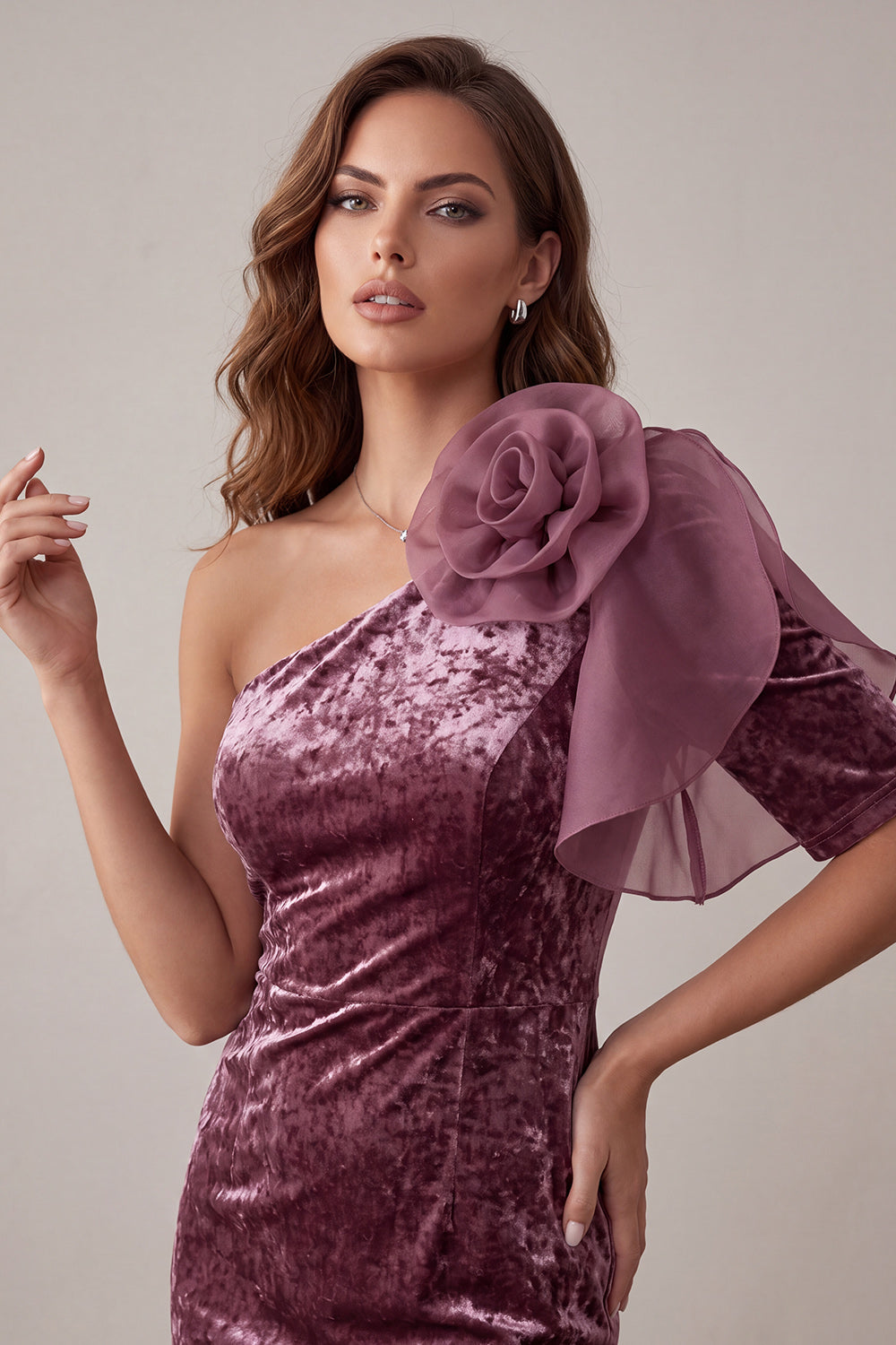 Mauve vintage moulante en velours à une épaule avec fleur 3D, robe de cocktail courte