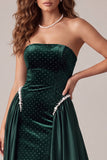 Robe de soirée longue en velous vert foncé perlée à bec perlée en velous de cheval