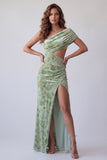 Robe longue formelle en velours froncé imprimée à motifs floraux poussiéreux avec une épaule et fente sur le côté