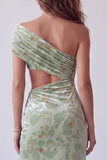 Robe longue formelle en velours froncé imprimée à motifs floraux poussiéreux avec une épaule et fente sur le côté
