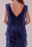 Robe de soirée longue en forme de velut bleu marine avec frous et volants