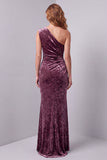 Robe longue formelle longue en velurs mauve vintage à une épaule froissée et fendue
