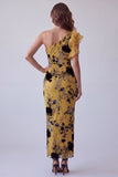 Robe longue formelle à fourreau jaune gingembre jaune avec une épaule et volants